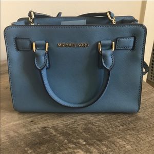 💙like new small Dillon MK bag